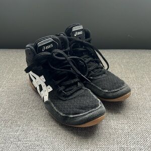 ASICS Boys wrestling shoes